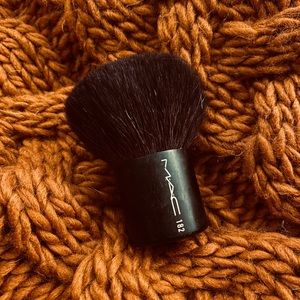 MAC 182 buffer brush powder foundation contour blush highlight